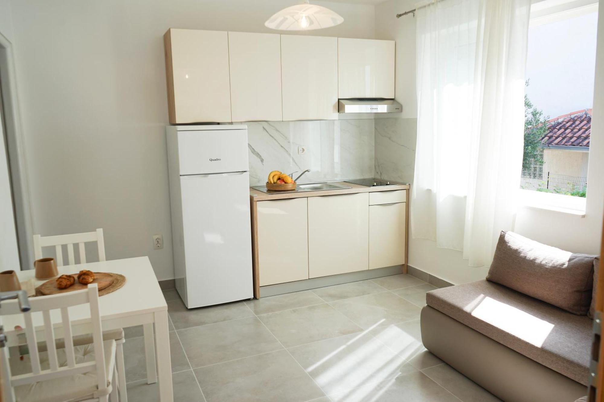 Apartments Rose Макарска Экстерьер фото